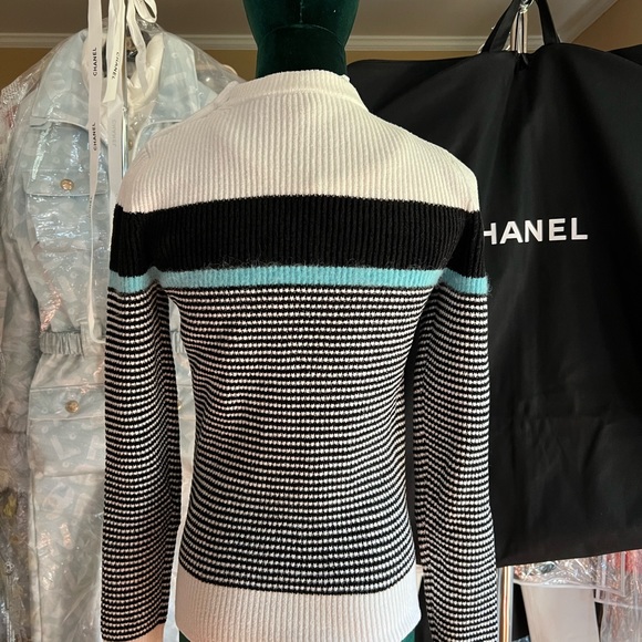 NWT AUTH CHANEL 22B CC Logo Pullover Sweater. - Picture 6 of 10